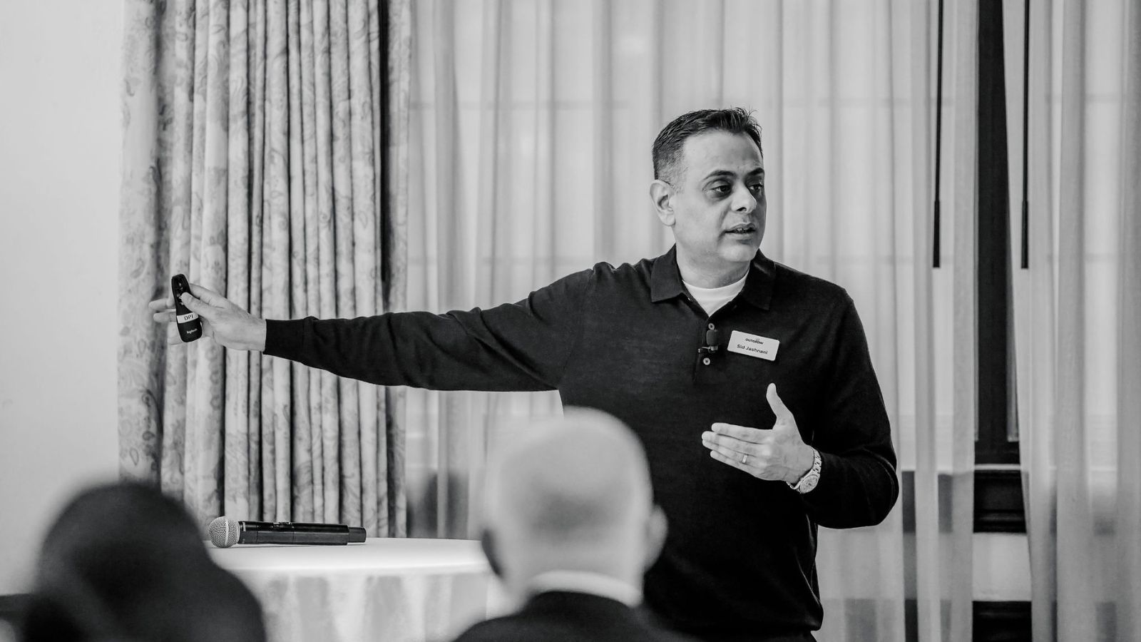 Sid Jashnani speaking to an audience